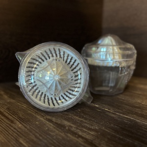 Соковыжималка пластиковая