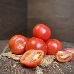 Помидор тепличный