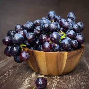 Виноград черный