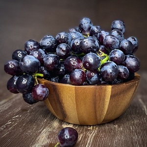 Виноград черный